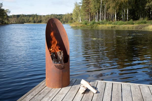 Bastian havepejs, bålsted stål rust orange.