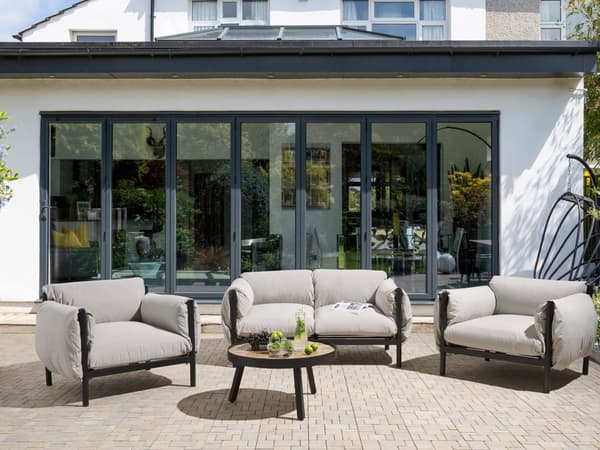 Hagesete Aluminium 2-seters Sofa med lenestoler Svart Aluminiumsramme Lysegrå puter