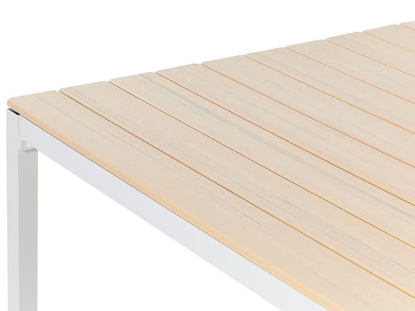 Ulkoruokailuryhmä beige muovipuu alumiini neljälle pinottavat tuolit pöytä moderni tyyli