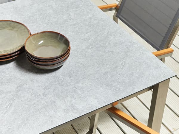 Hagespisesett Grå bordplate Glass Rustfritt stål Ramme Grå Sett med 4 stoler Textilene Moderne utendørsstil
