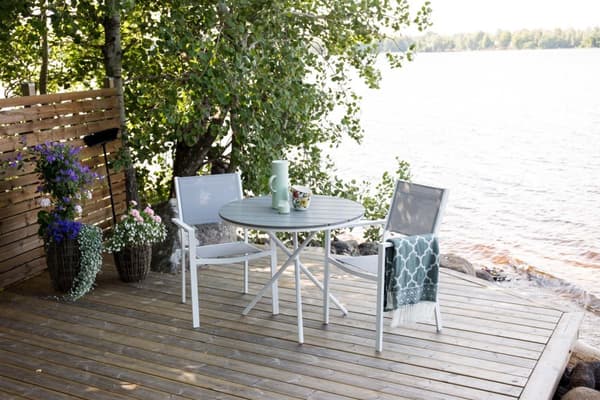 Parma hagesett bord, 2 stoler grå.