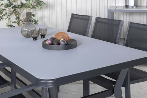Virya hagesett bord 100x200cm svart, 6 stoler Copacabana svart.