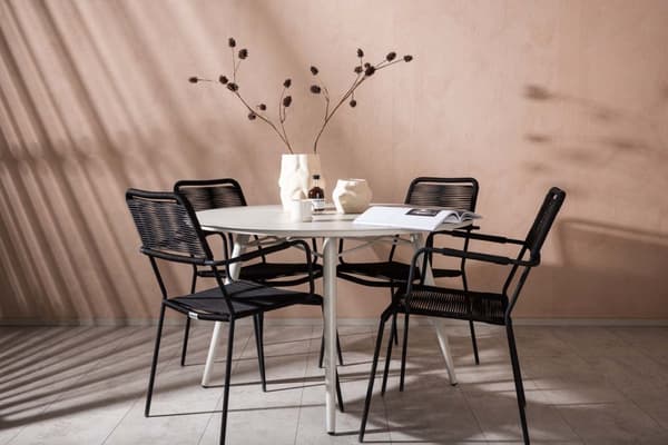 Lina hagesett bord Ø120cm beige, 4 stoler Lindos svart.