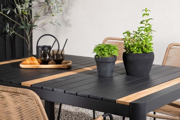 Togo hagesett bord 90x150cm svart, 4 stoler Lindos brun.
