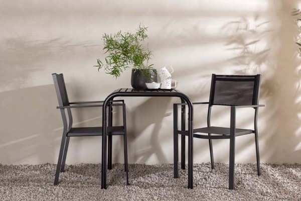 Borneo hagesett bord, 2 stoler svart.