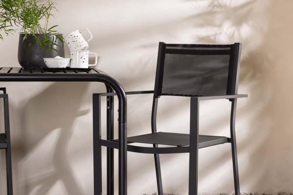 Borneo hagesett bord, 2 stoler svart.