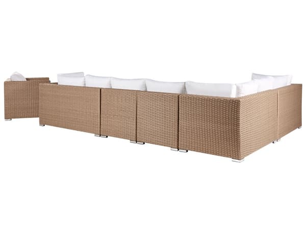 Hagesett Sandbeige flettet PE-rotting Hjørnesofa med lenestol og salongbord Hvite puter