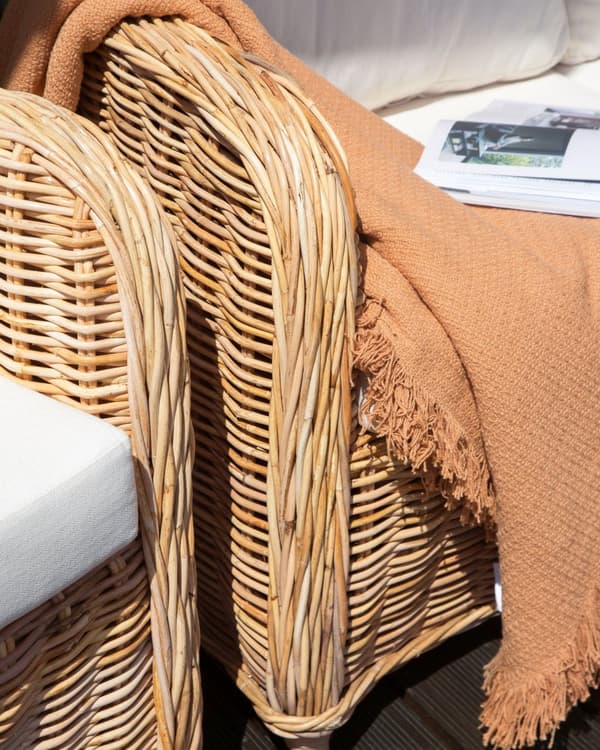 Loungesett Natur Rotting 3-seters sofa 2 lenestoler Hvite sitteputer med avtakbare trekk Moderne og rustikk stil Hagemøbler