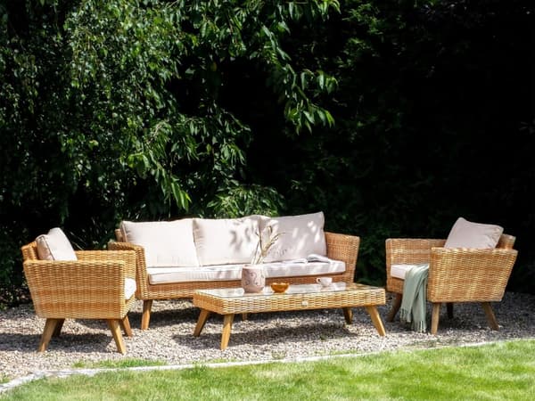 Loungesæt Rattan 5 Personers Udendørs Havesofa med Lænestole Modul Vandtætte Hynder Sofabord til Terrasse Have Indretning