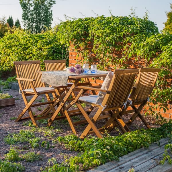 Ruokailuryhmä FINLAY puutarhaan, pöytä + 4 tuolia käsinojilla, akaasiarunko, taitettava, vaaleanruskea