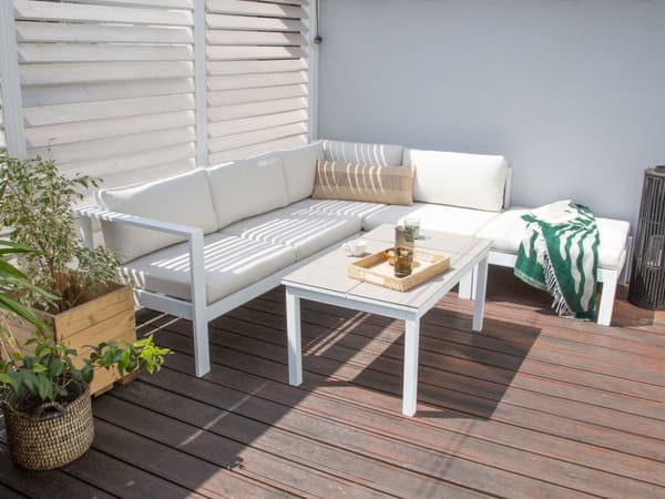 5-seters Hagesofasett Hvit Metallramme Off-White Puter Bord med Glassplate Moderne Skandinavisk Utendørs Samtalesett