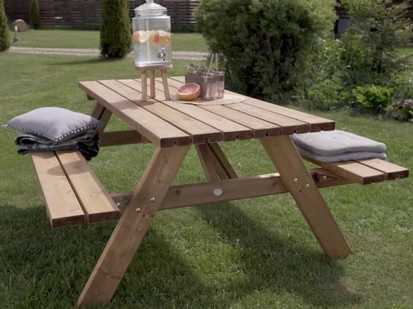 AXI Julie Picknickbord i brunt træ til maks. 6 personer | Picknicksæt til voksne i klassisk design | 177 x 154 cm