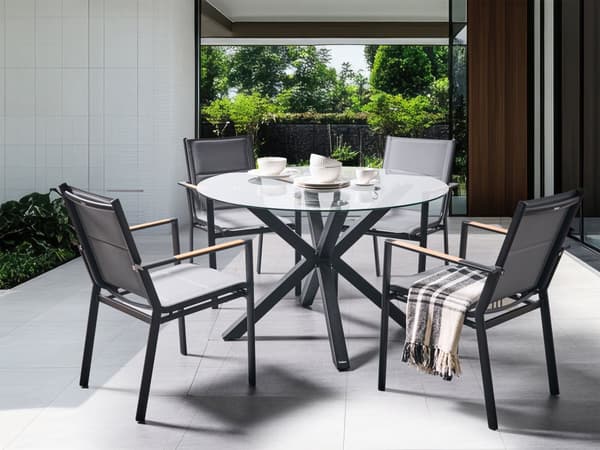 4-seters Hagesett Rundt Bord i Svart Aluminium med Gjennomsiktig Glassplate Lamellstoler Moderne Design