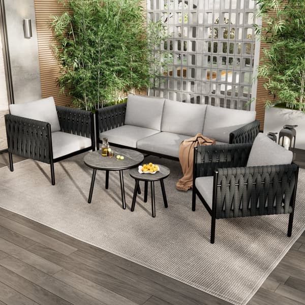 Loungeset för trädgård med gråa dynor – 3-sits soffa, 2 fåtöljer & 2 soffbord med marmorglas, flätad design & galvaniserat stål