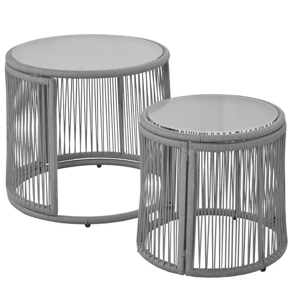Harmaa puutarhakalustesarja, ulkopunottu köysi, kaksi nojatuolia, kaksi loveseat-sohvaa ja kaksi pöytää, mukaan lukien kaikki tyynyt