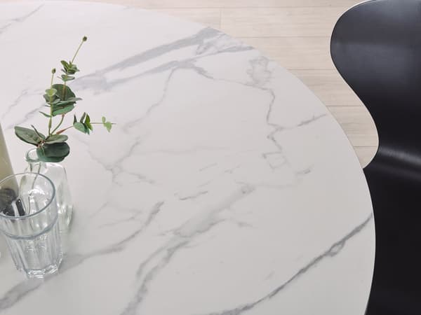 Matbord Vit Marmor Effekt Topp Svarta Metallben Rund 120 cm Modern Glamour Stil