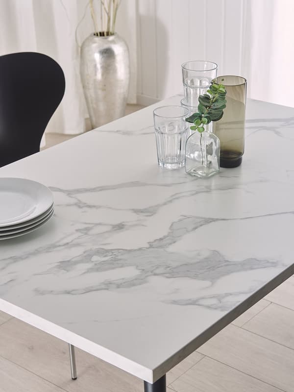 Matbord Vit Marmor Effekt Topp Svarta Metallben Rektangulär 120 x 80 cm för 4 Personer Modern Glamour Stil