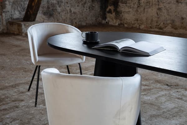 Bootcut spisebord 115x230cm svart.