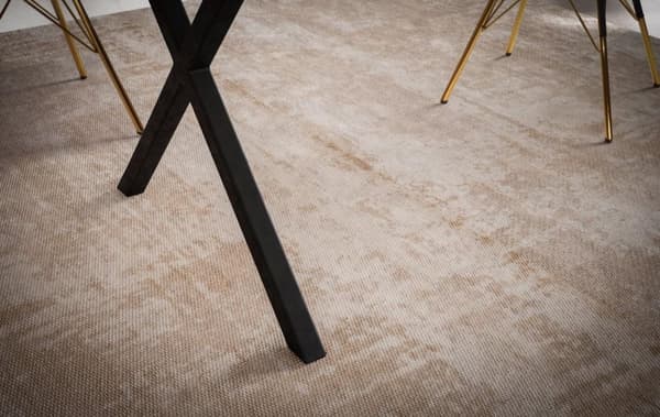 Rootz Spisebord - Massivt akacietræ - Køkkenbord - Trækantdesign - Håndlavet - Unikt naturligt look - Justerbare højdeknapper - 180 cm x 90 cm x 76 cm