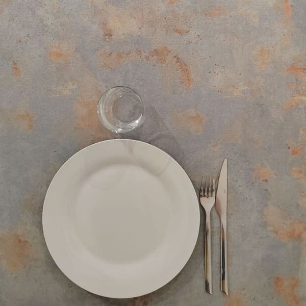 Bord 70 x 70 cm - rostgrå Rom modell