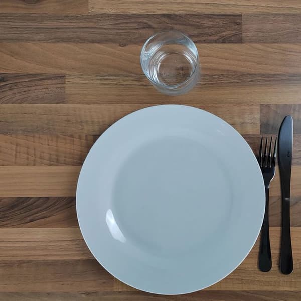 Ståbord 60 x 60 cm - Milan T modell laminerad valnöt