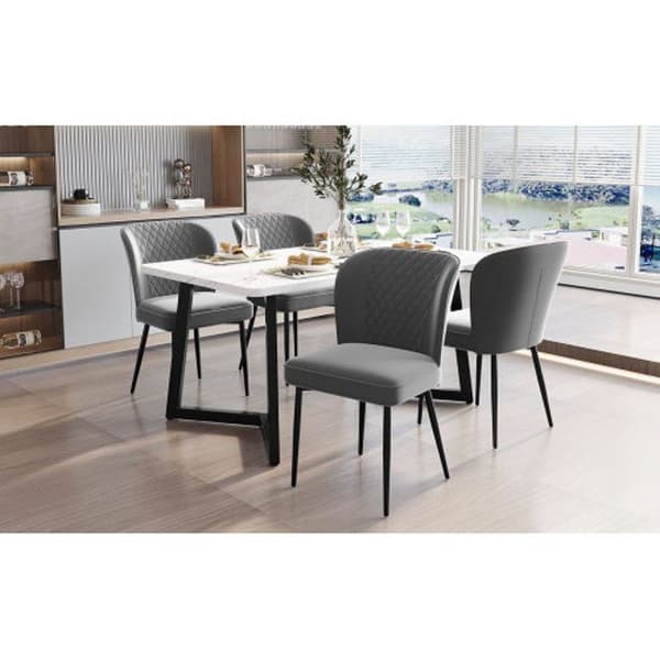 Matsalsmöbelset (bord 117 x 68 x 75 cm och 4 stolar) Vit MDF-skiva, svarta ben.