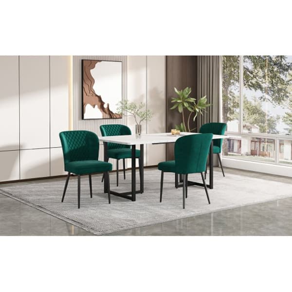 Matsalsset (bord 140 x 80 x 75 cm med 4 stolar) med stoppade stolsryggar och svarta ben i L-form.