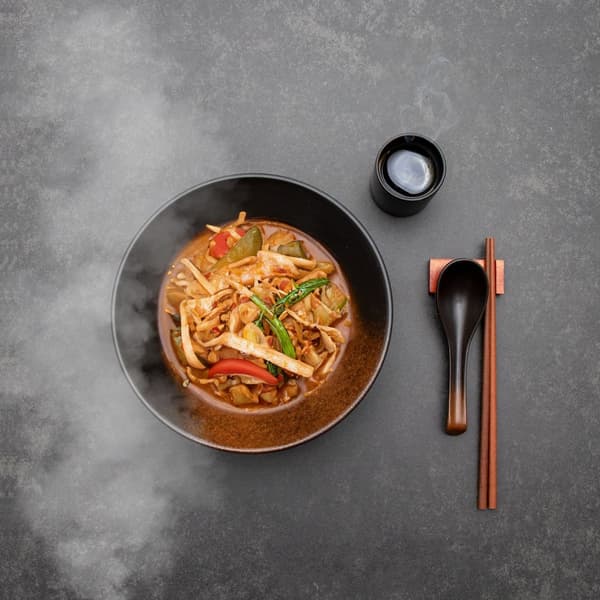 Ramenskålset i 6 delar med 1000 ml kapacitet traditionellt japanskt porslinsset med ätpinnar och sked i svart