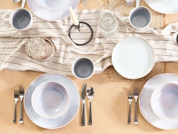 Set med 4 Djupa Tallrikar Ljusgrått Stengods Kaolin Handgjord Reaktiv Glasyr Finish Pastaskålar Kök Matsal