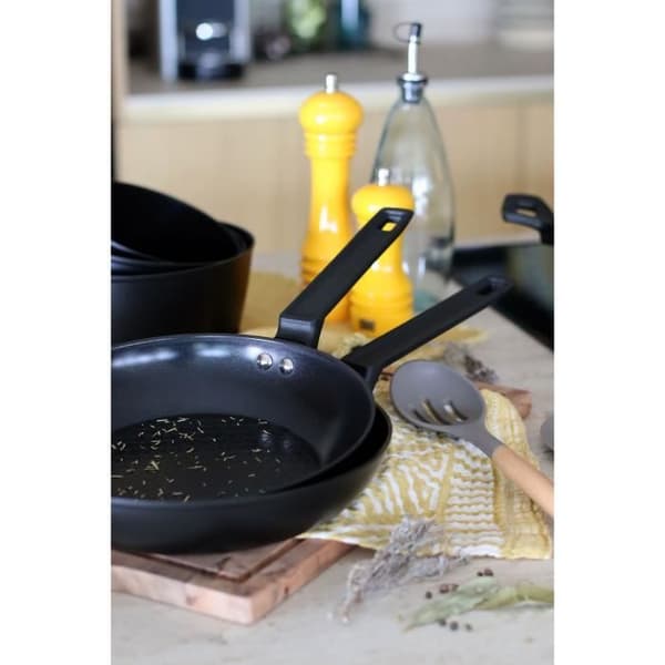 Stekpanna - MENASTYL - 6020636 - Smidd aluminium - 24 cm - Svart - Lämplig för alla spishällar inklusive induktion