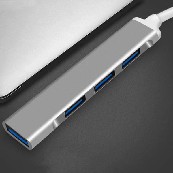 USB-C-keskitin, jossa 4 Porttia - Hopea