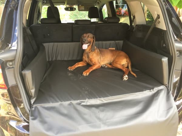 SENG, BAGAGERUMSSENG, bilmåtte til hund S