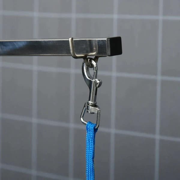 Rootz Hundeplejebord - Kæledyrsplejebord - Roterende tørrebord med justerbar arm - Skridsikkert bord - Toplåsesystem - Aluminium - Sikkerhedssnor - Ø6