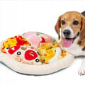 Pikkukuva 10 / 11: PEHMO PIZZA koirille LELUOPETUSMATTO XL