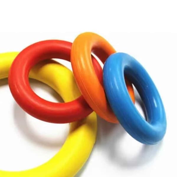Hundens Anti-Bit Träningsring ø9 cm av gummi - ass. färger