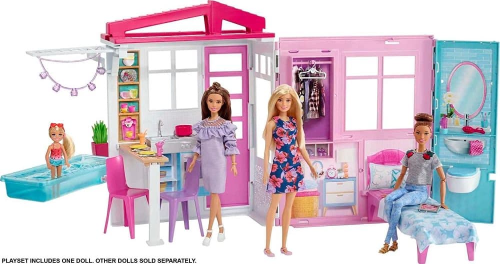 Barbie - Dockhus, stuga med docka, möbler och pool, bärbart dockhus 46 cm