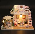 Miniatyrbild 1 av 5: Dockhusmodell i trä att montera, LED, 19,5 cm