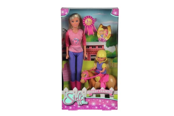 Simba Steffi og Evi med en hest - 105738051