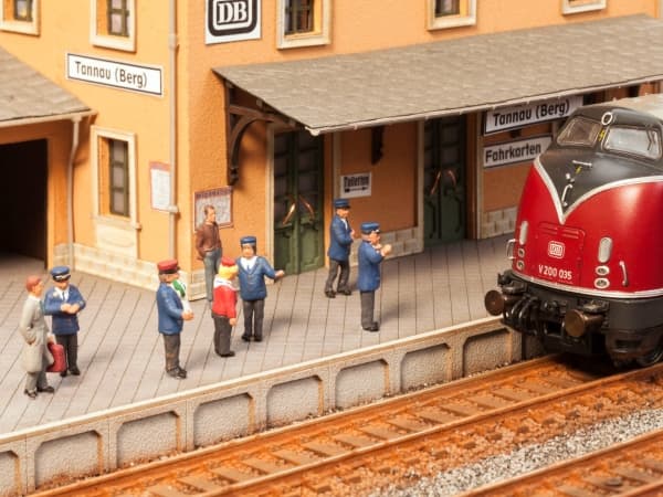 NOCH On the Platform, HO (1:87), Multifärg