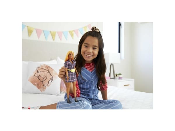 Barbie Fashionistas nukke Puff ruudullinen Blazer mekko