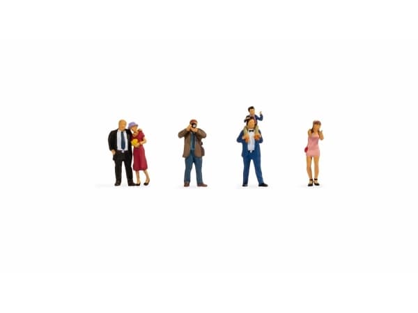 NOCH Wedding Guests, TT (1:120)