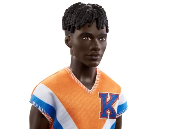 Barbie Mattel Ken Fashionistas Doll Orange T-shirt Bokstav K HJT08