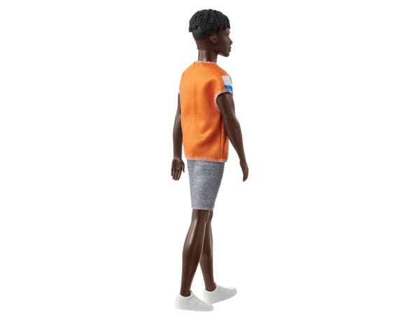 Barbie Mattel Ken Fashionistas Doll Orange T-shirt Bokstav K HJT08