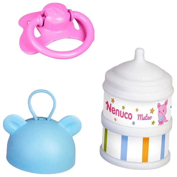 Famosa De Paseo Con Mateo Nenuco Rosa