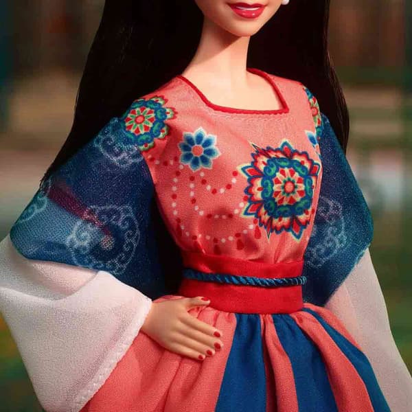 Barbie Nytårs Månedukke Signature Blå