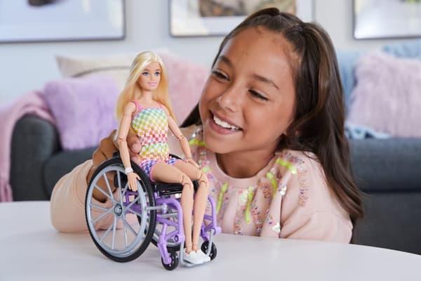 Barbie® Fashionistas® nukk ratastoolis