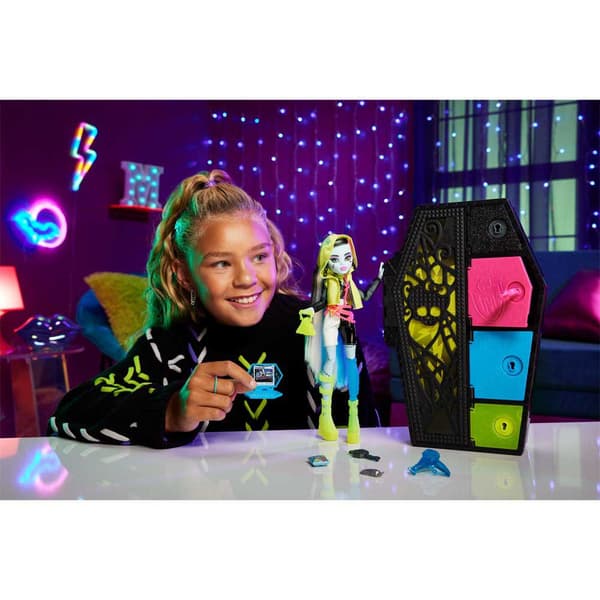 Monster High Med Neon Frights Closet Doll Skulltimate Secrets Frankie Stein Flerfarvet