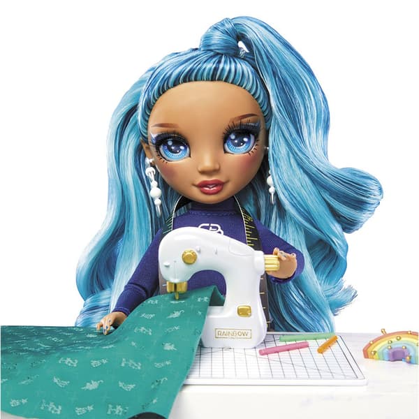 Rainbow High Med Skyler Doll Dream & Design Playset