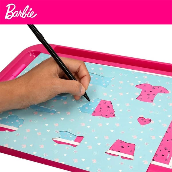 Barbie 47310 Modedesignværksted Med Dukke Og Tilbehør