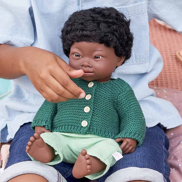 Miniland Afrikanskt Downs Syndrom Babydocka 38 Cm Vit
